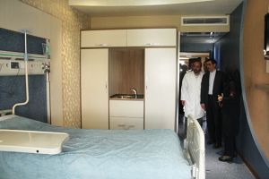 برگزاری مراسم بزرگداشت روز پزشک و کارمند با حضور معاون درمان وزارت بهداشت و درمان آموزش پزشکی در مرکز قلب و عروق شهید رجایی: عکس شماره 11 / 12